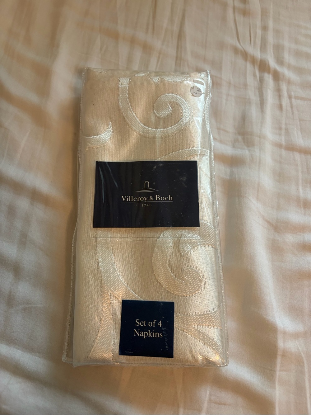 Villeroy & Boch Legacy Scroll White Napkins Set of 4 NIP 18x18 Jacquard